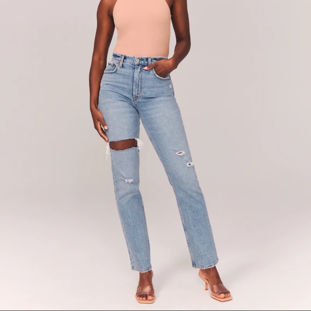 A&F Curve Love 90s Ultra High Rise Straight Jeans